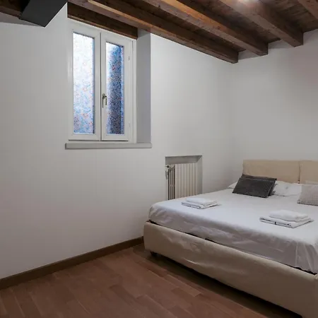 Duplex Open Space With Private Courtyard In Center