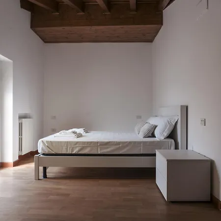Duplex Open Space With Private Courtyard In Center