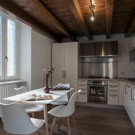 Prázdninový dům Duplex Open Space With Private Courtyard In Center Desenzano del Garda