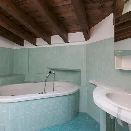 Duplex Open Space With Private Courtyard In Center Prázdninový dům Desenzano del Garda