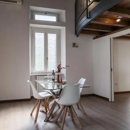 Duplex Open Space With Private Courtyard In Center *