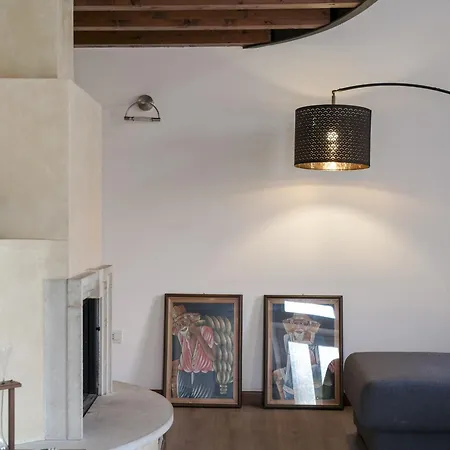 Duplex Open Space With Private Courtyard In Center